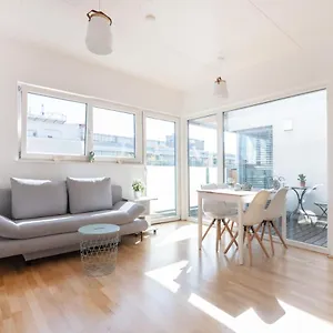 Helles, Neues Dg Mit Blick Zum Donauturm Apartment